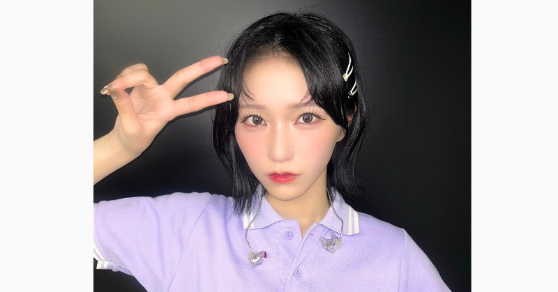 野口衣織の紫の服を着た写真