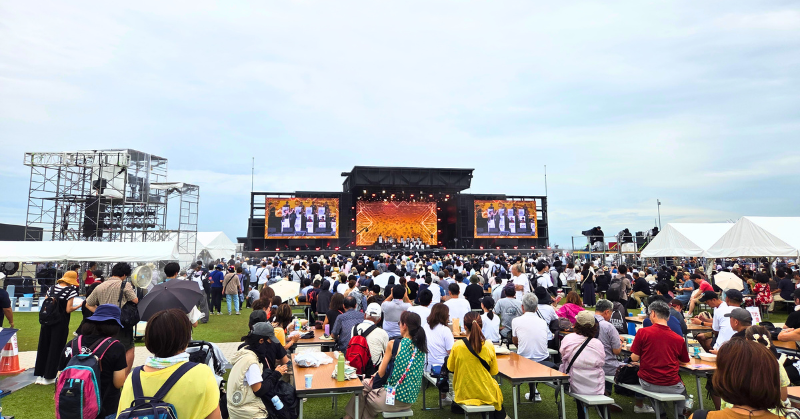 大阪万博EXPOアリーナの会場が混雑している