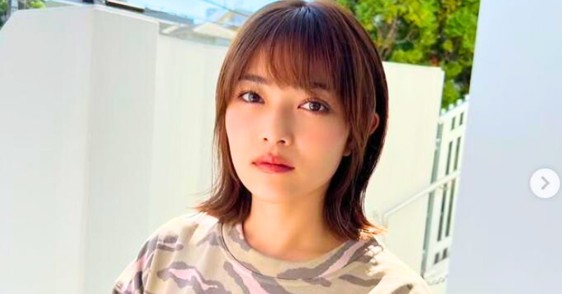 井上咲楽さんの上半身の写真