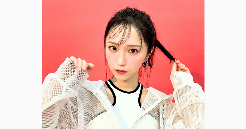 野口衣織のシースルーの服を着た写真