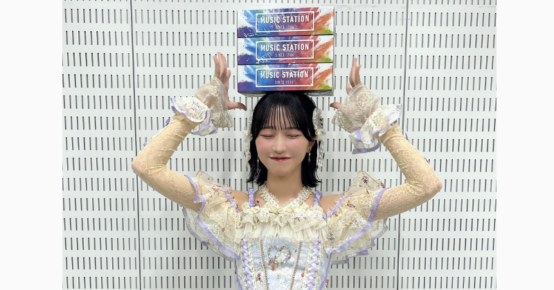 野口衣織の頭にティッシュの箱を乗せた写真