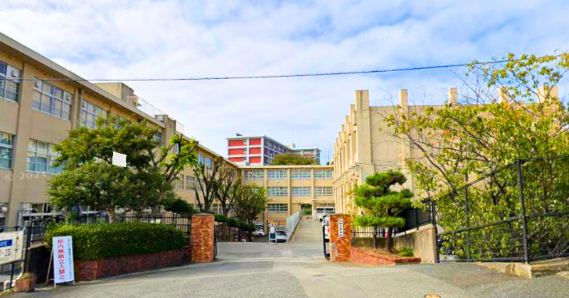 福岡市立和白丘中学校校門画像